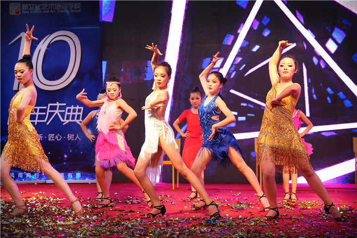 都江堰演出公司舞臺照明燈需達(dá)到四個基本要求 都江堰演出公司舞臺照明燈需達(dá)到四個基本要求